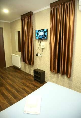 Мини-отель Hotel Pyramida Тбилиси Улучшенный двухместный номер с 1 кроватью-4